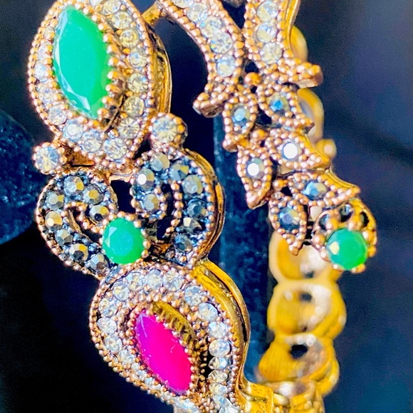 BOHEMIAN GORGEOUS ANTIQUE GOLD BRACELET with Green & Red Beautiful Stones - Picture 12 of 13